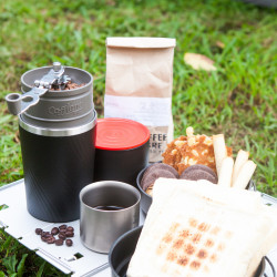 Aparat de cafea de voiaj Cafflano Classic (negru) + râșniță