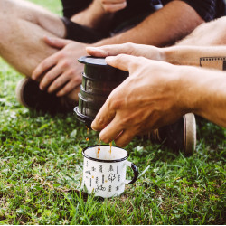 Aparat de cafea de voiaj Cafflano Compact (negru) + carcasă solidă gratuit 