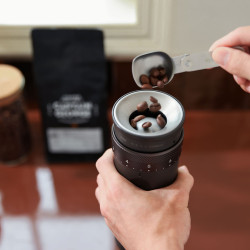 Outin Fino - râșniță electrică de cafea (Tundra Brown)