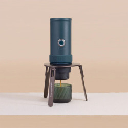 OutIn Foldable Coffee Stand  – suport pliabil pentru aparatul de cafea