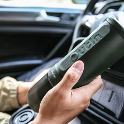 Outin Set Nano (Forest Green) - aparat de cafea de călătorie + husă de protecție