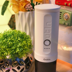 Outin Nano (Pearl White) - aparat de cafea de călătorie