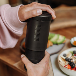 Wacaco Prestina (coal black) – un aparat portabil de cafea