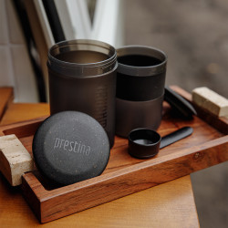 Wacaco Prestina (coal black) – un aparat portabil de cafea