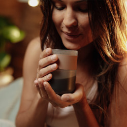 Wacaco Prestina (clay pink) – un aparat portabil de cafea